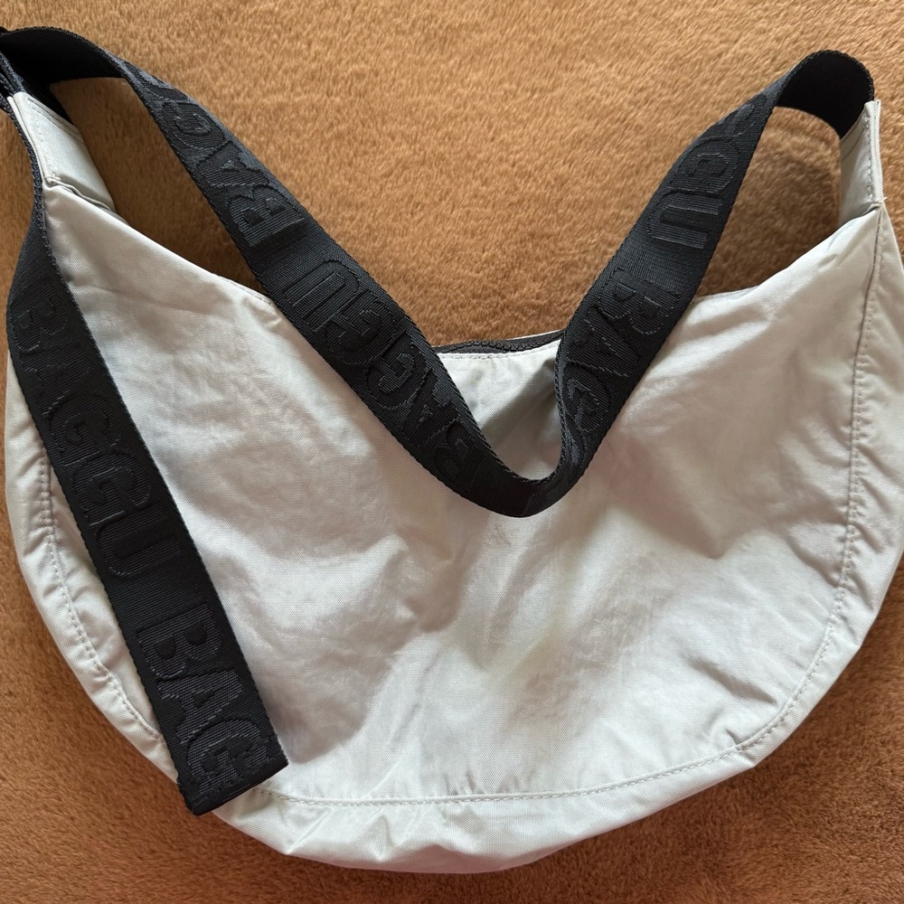 BAGGU medium crescent
